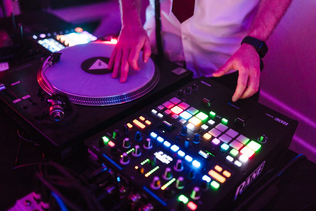 Nahaufnahme Rane Seventy und Plattenspieler im Landgoed Overste Hof Landgraaf – Foto: Christian Boecker