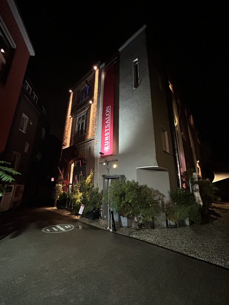 Kunstsalon Köln bei Nacht – Hochzeitslocation in der ehemaligen Kupferschmiede