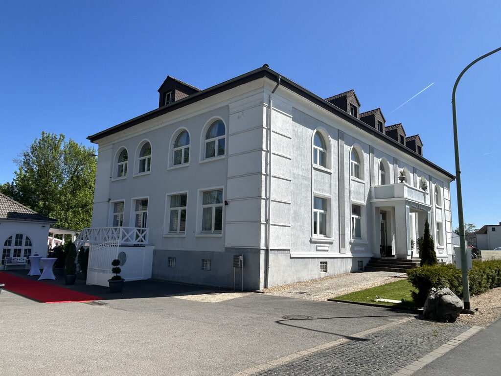 Villa Bowdy Niederzier – Außenansicht der Eventlocation