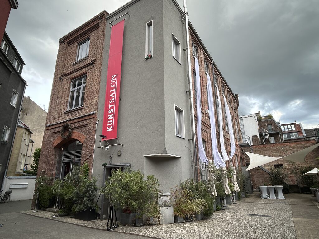 kunstsalon-koeln-aussenansicht-tag
